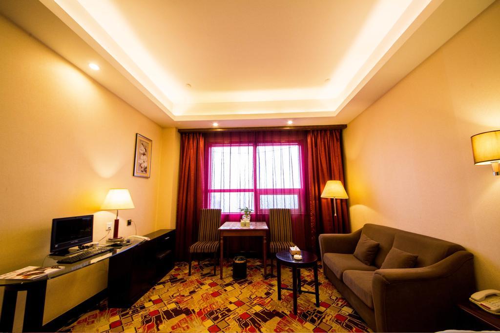 Jingzhou International Hotel Шъдзяджуан Екстериор снимка