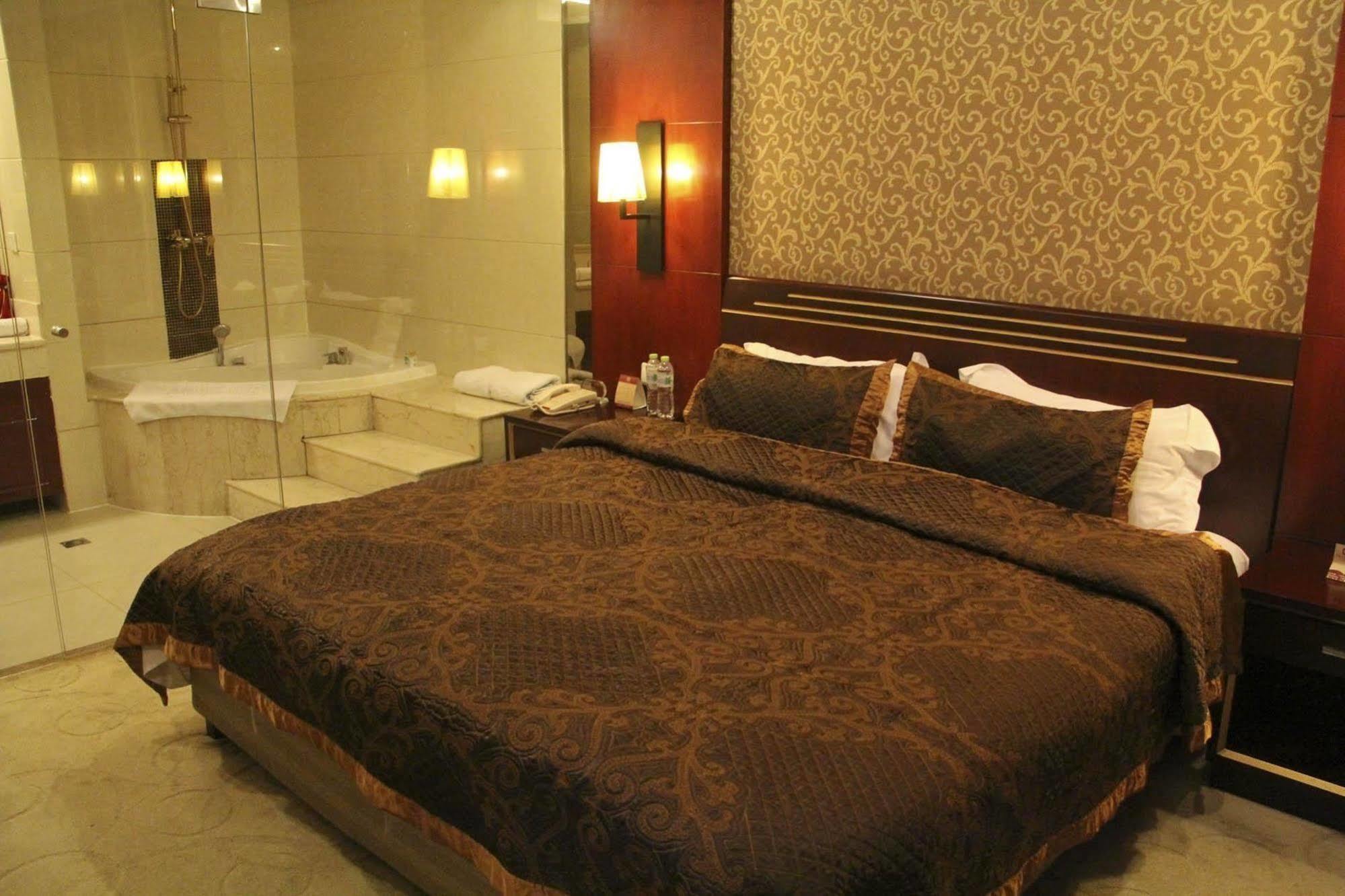 Jingzhou International Hotel Шъдзяджуан Екстериор снимка