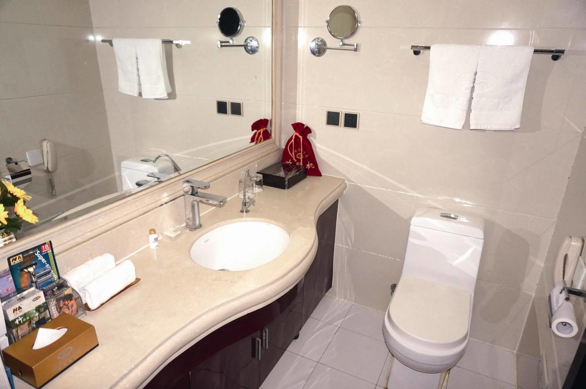 Jingzhou International Hotel Шъдзяджуан Екстериор снимка